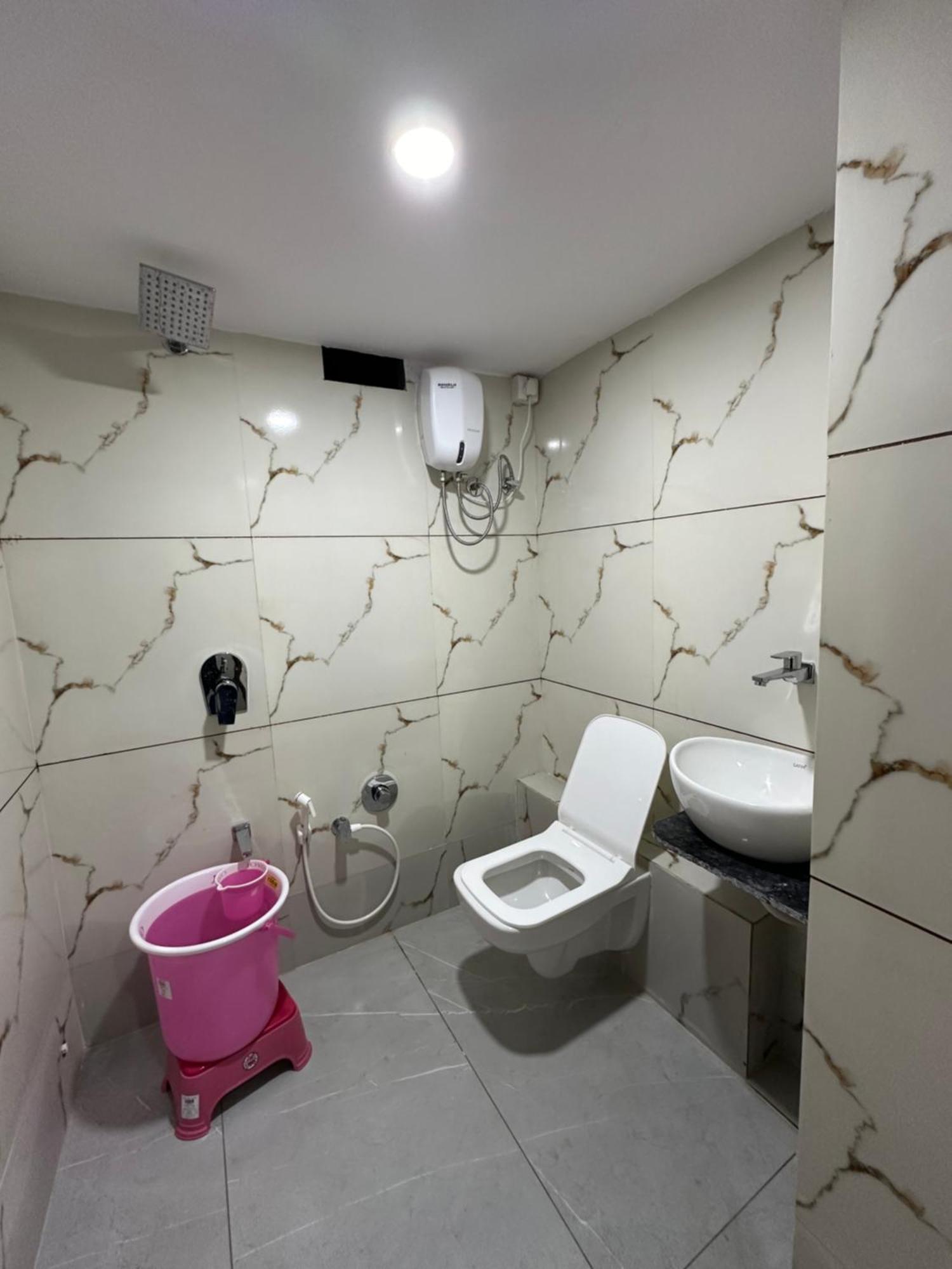 Hotel Golden View Вадодара Екстериор снимка