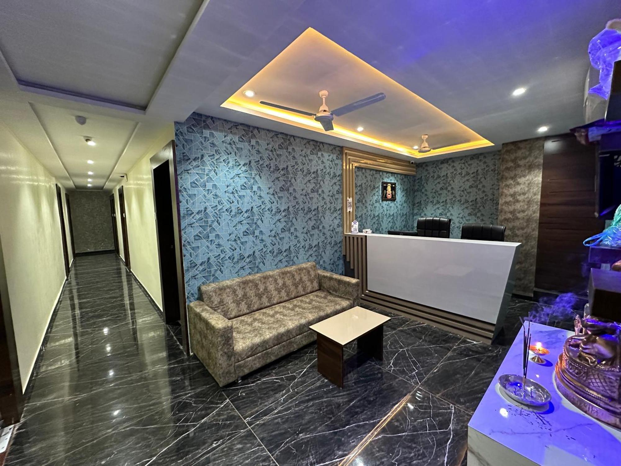 Hotel Golden View Вадодара Екстериор снимка