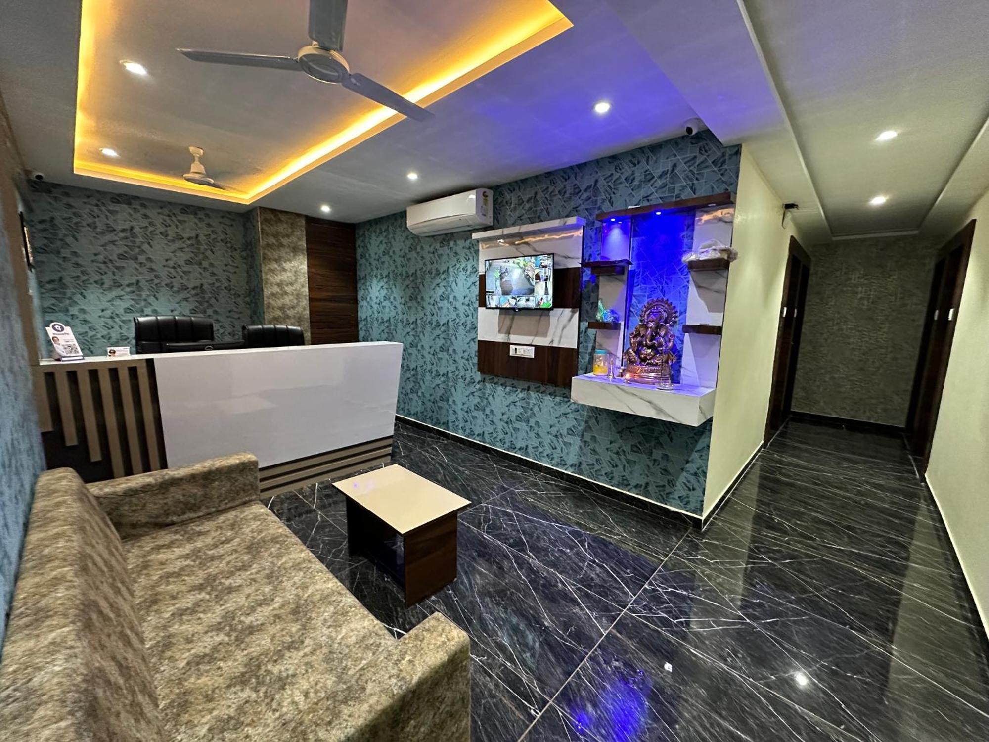 Hotel Golden View Вадодара Екстериор снимка