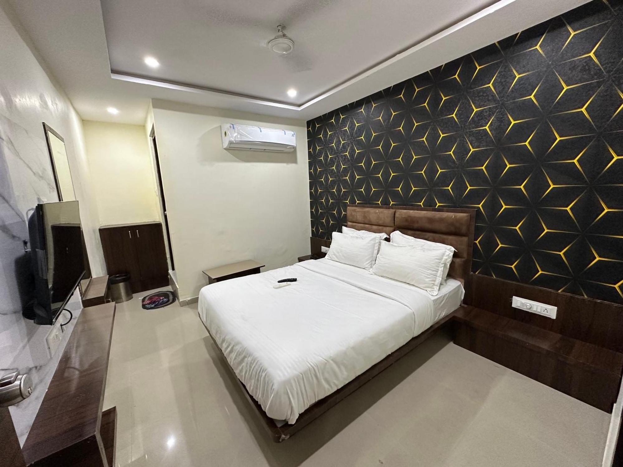 Hotel Golden View Вадодара Екстериор снимка