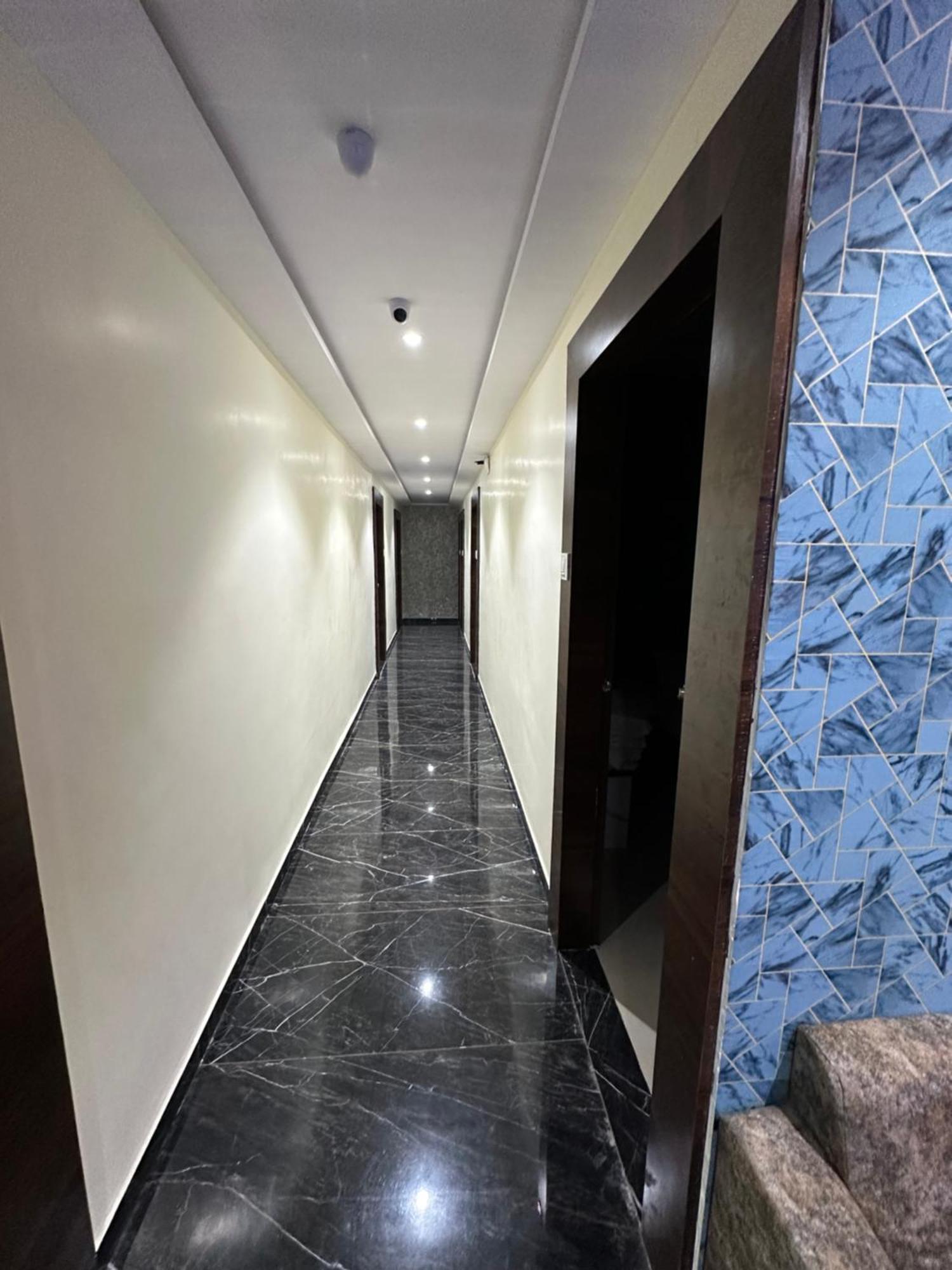 Hotel Golden View Вадодара Екстериор снимка