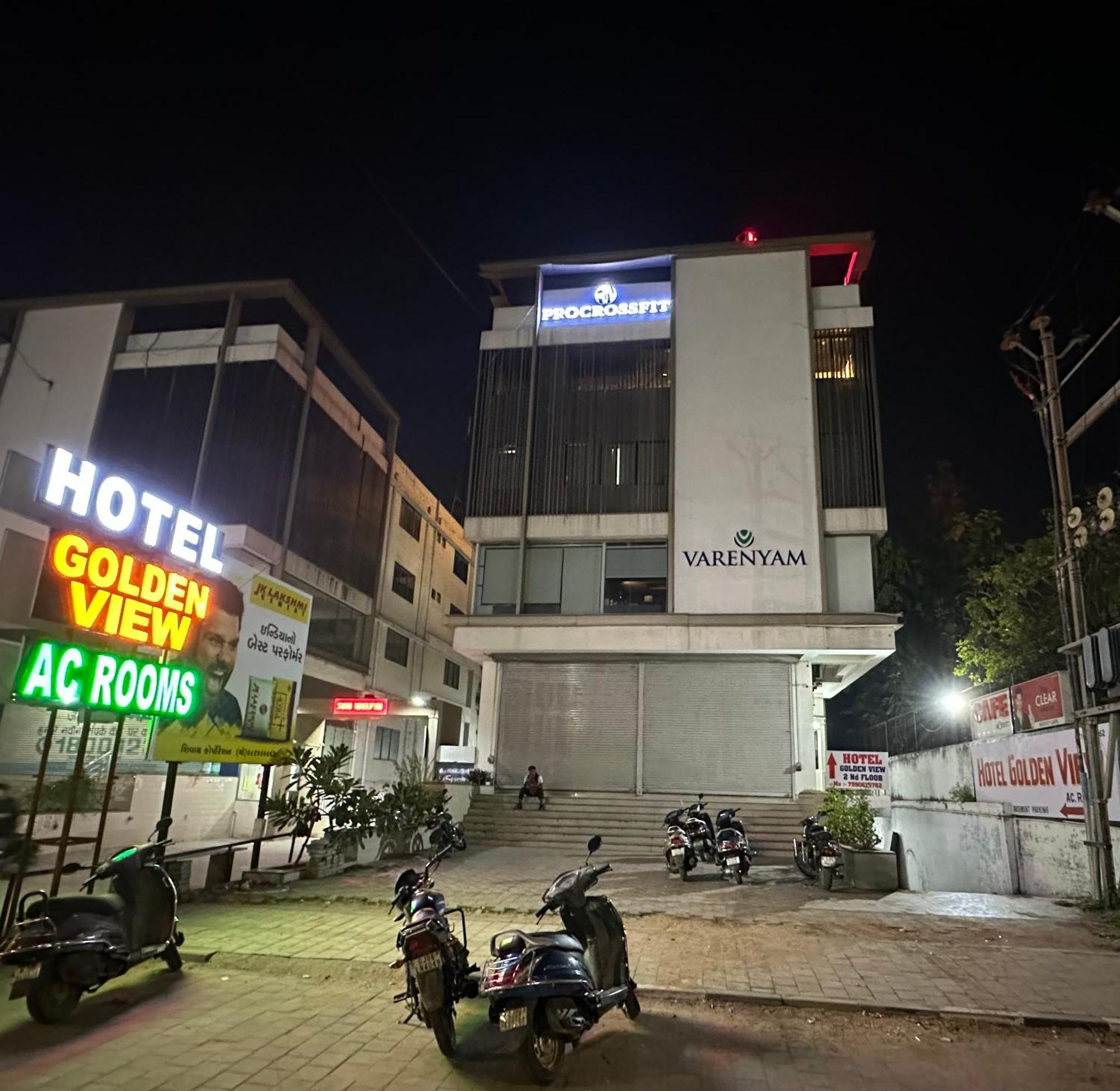 Hotel Golden View Вадодара Екстериор снимка